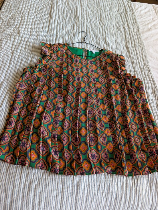 DR2 Tops - DR2 Green Geometric Print Blouse With Ruffle Sleeves XL